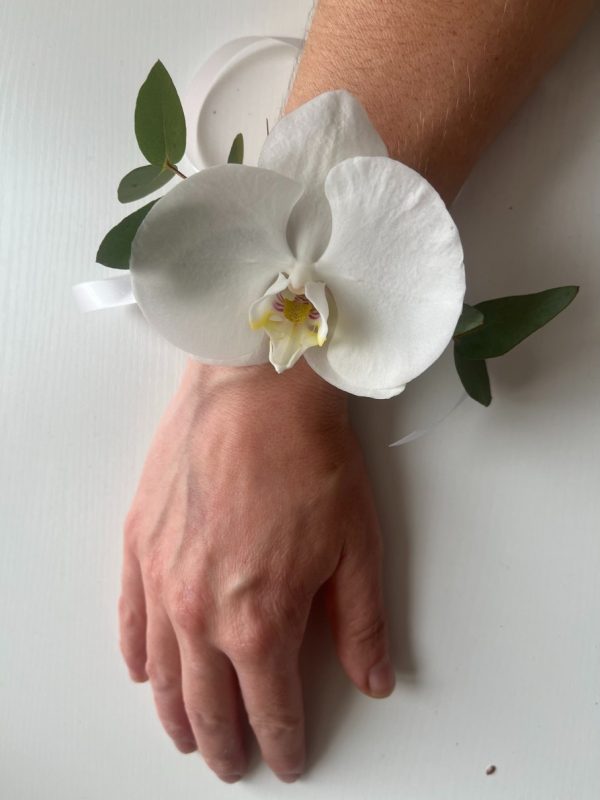 Wrist-corsage-with-orchid